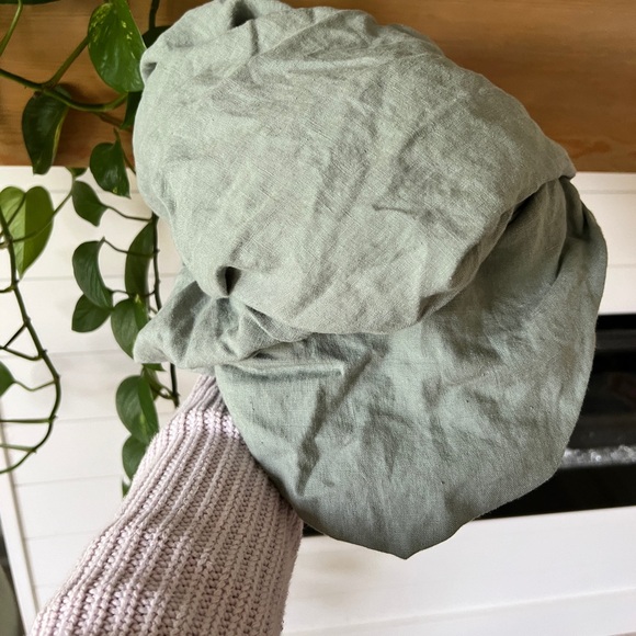 7pm linen crib sheet - Picture 2 of 2